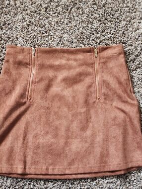 SHEIN Rust Suede-Look Mini Skirt with Dual Gold Zippers
